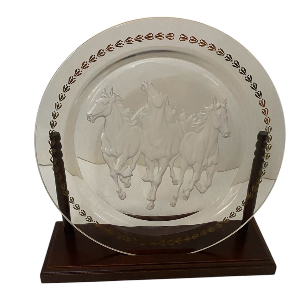 RARE Signed Crystal 3 Etched Intaglio Horse Plate Stand